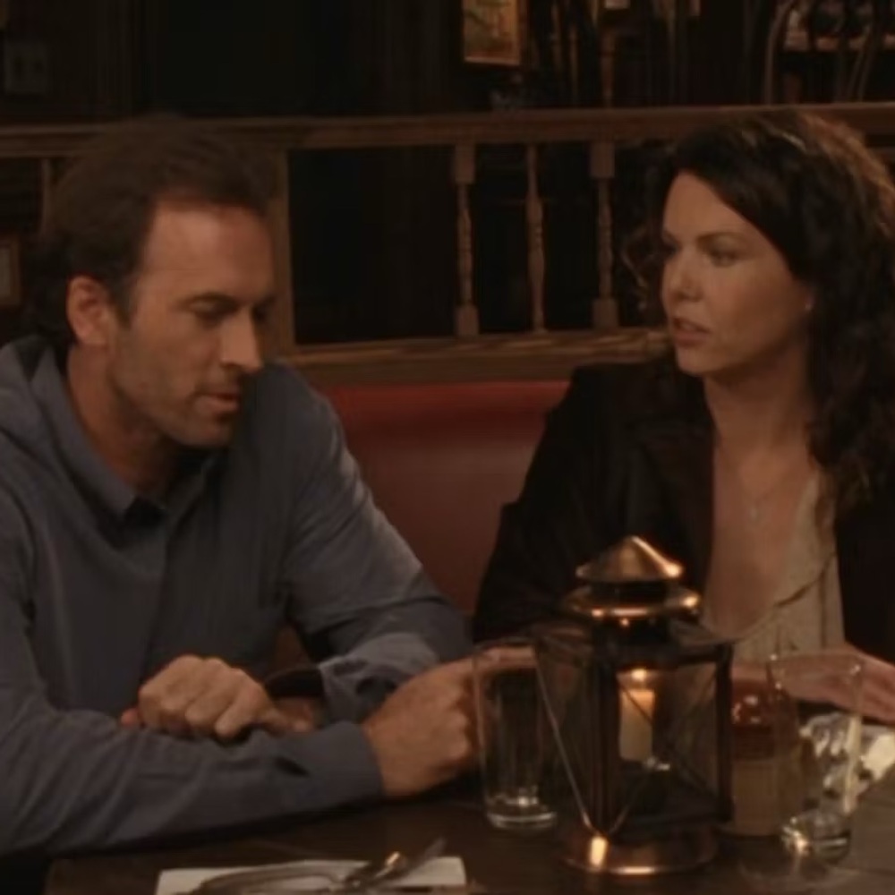 Chic Velvet Blazer ASO Gilmore Girls - Picture 9 of 9